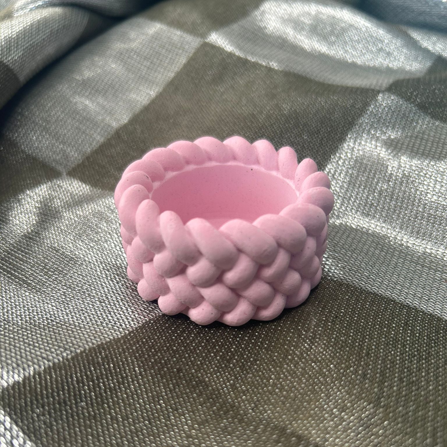 Recipient din ceramica model crosetat ro